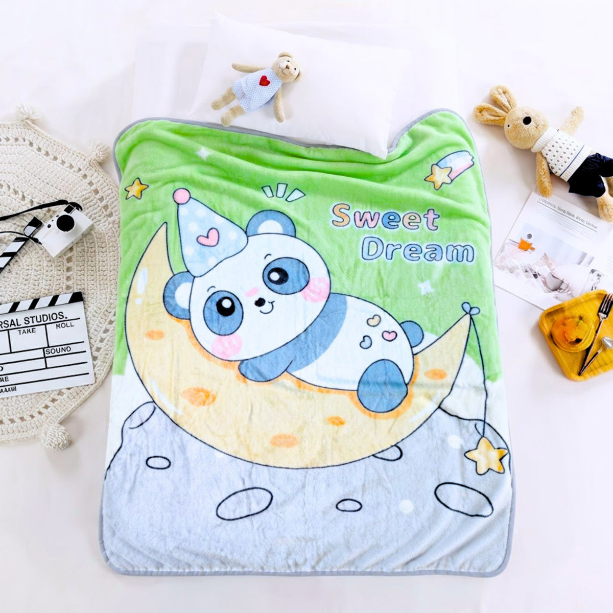 Green panda printed flannel baby blanket, 100 by 140 cm